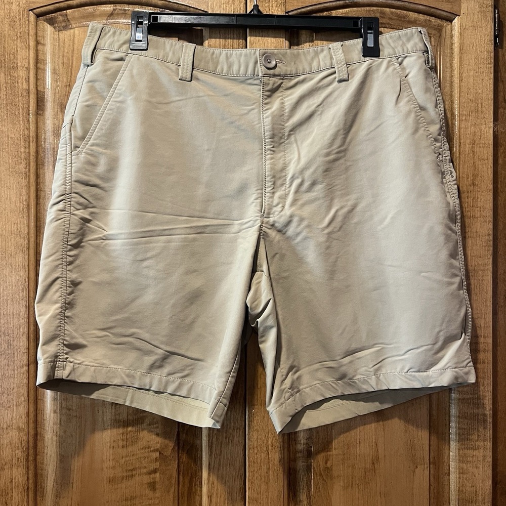 Under Armour Shorts Khaki Golf‎ Mens Size 40 9" Inseam